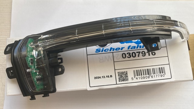 Правый указатель поворота зеркала  0307916 VAN WEZEL