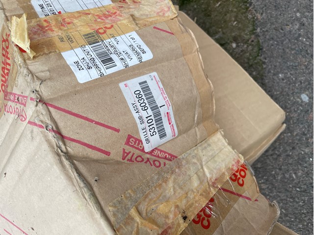 TOYOTA 5310160360 Решетка радиатора в наличии Львов