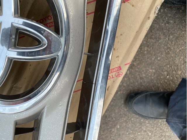 TOYOTA 5310160360 Решетка радиатора в наличии Днепр
