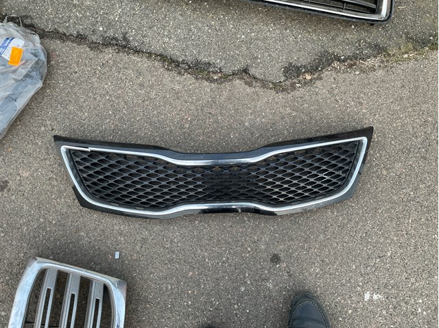 863502T500 HYUNDAI Решетка радиатора купить в Полтава