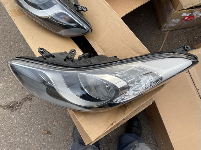 HYUNDAI 921023X020 Правая фара в наличии Черновцы