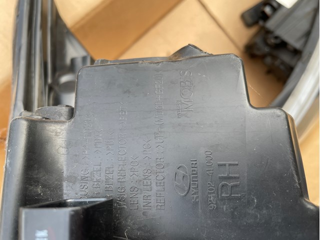 921024L000 HYUNDAI Фара правая купить в Киев