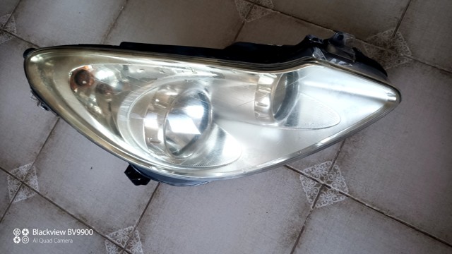 Фара передняя правая 13186382 GM