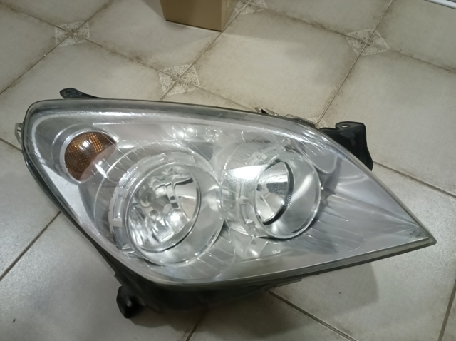 OPEL 13239289 Правая фара в наличии Киев