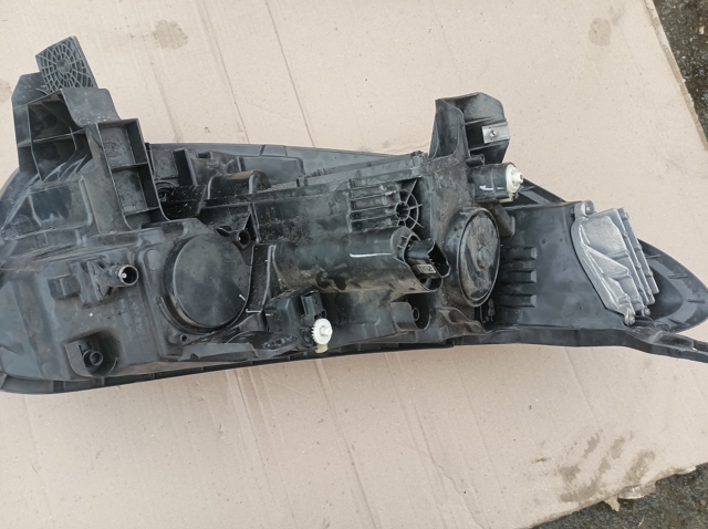 260608114R RENAULT Левая фара купить в Одесса