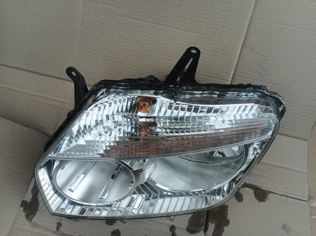 260609877R RENAULT Левая фара купить в Киев