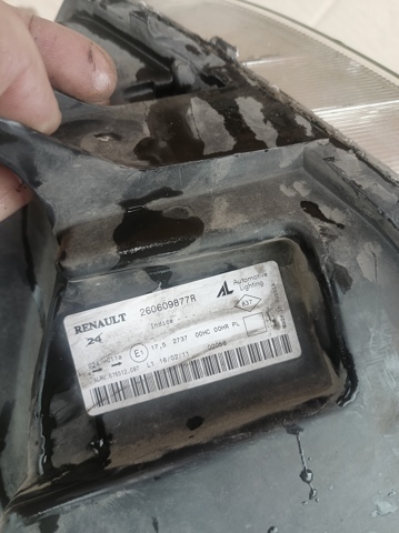 260609877R RENAULT Левая фара купить в Черкассы
