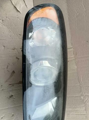 VOLVO 30657169 Правая фара в наличии Николаев