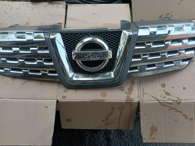 Решетка радиатора 62310JD00B NISSAN