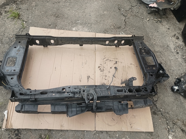 641011W001 Рамка радиатора купить Ровно
