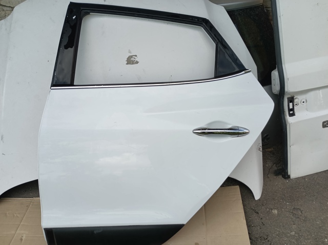 Задняя левая дверь 770032Y000 HYUNDAI