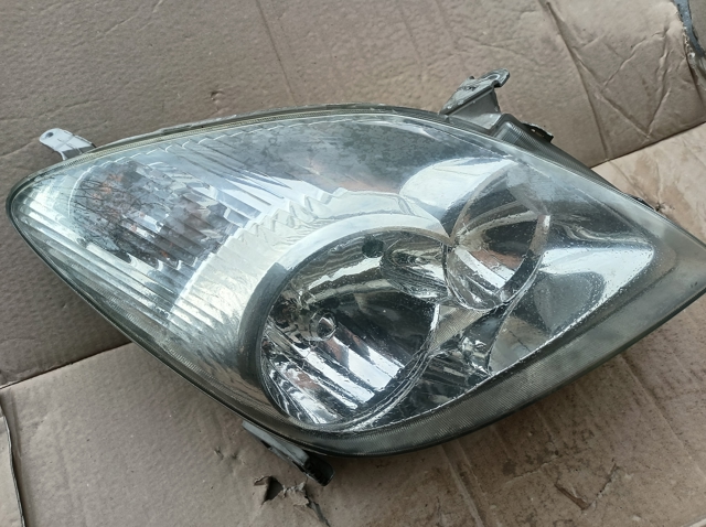 Вставка фары правой 811301E640 TOYOTA