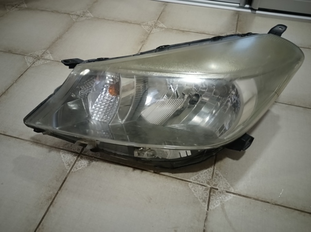 TOYOTA 811700D470 Левая фара в наличии Киев