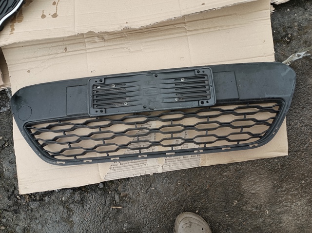 Решетка бампера переднего левая 865611W200 HYUNDAI