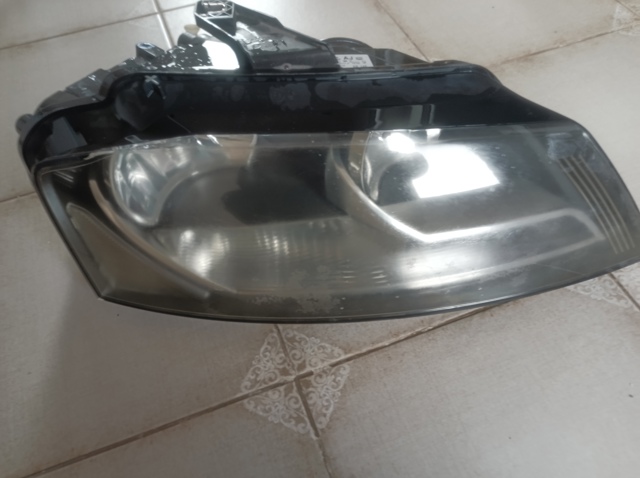 Вставка фары правой 8P0941004 VAG