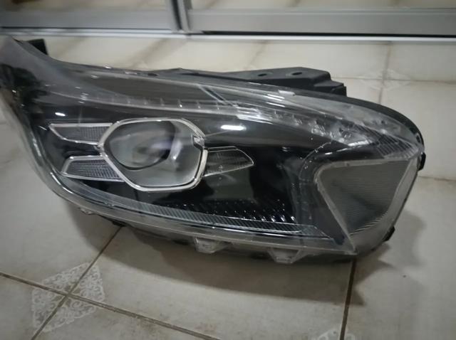 Фара комбинированная, передняя 92102J7300 HYUNDAI