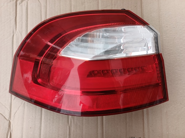 Задняя левая внешняя фара 924011W2 HYUNDAI