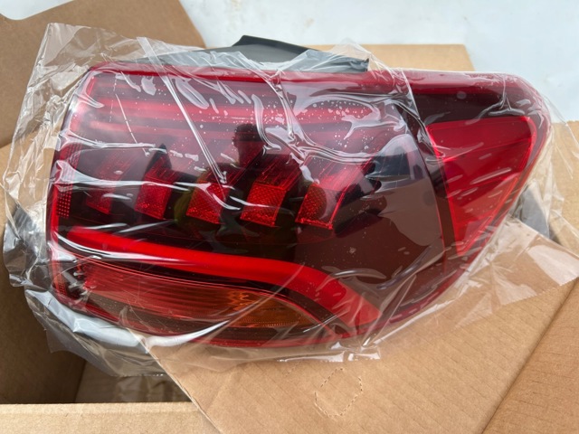 92402C5600 HYUNDAI Фонарь задний правый внешний купить в Украина