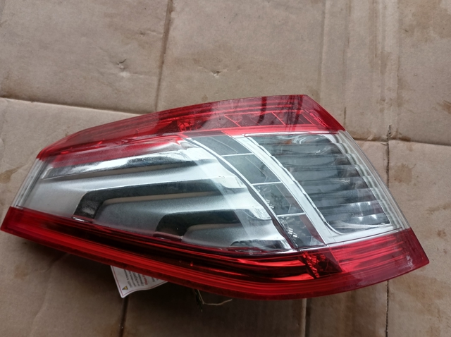Задняя левая внешняя фара 9686779580 PEUGEOT