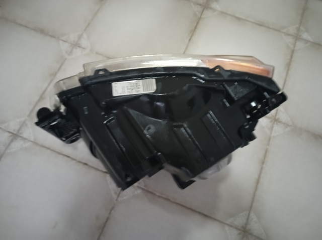 LAND ROVER XBC500402 Фара правая в наличии Ужгород
