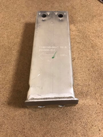 Кронштейн усилителя переднего бампера 110919300C Tesla Model
