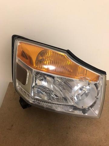 Правая блок фара 26010ZQ00A NISSAN