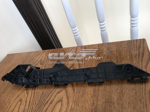 Правый кронштейн заднего бампера 5215502110 TOYOTA