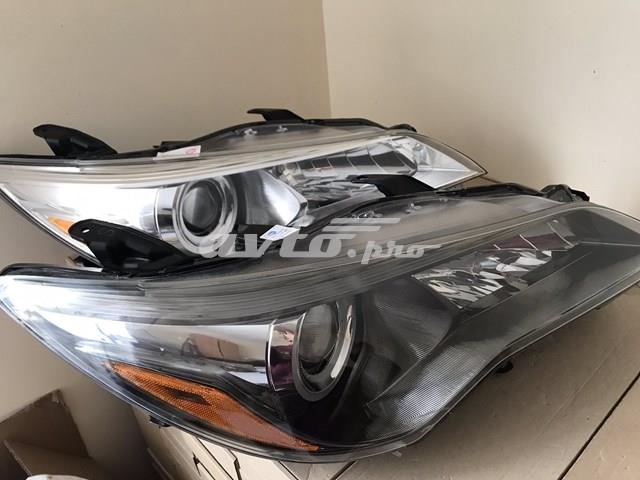 Фара передняя правая 8111006E10 TOYOTA