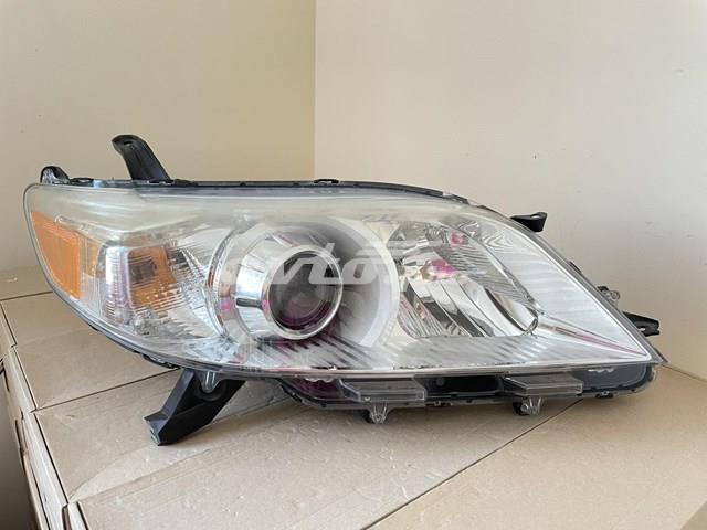 Фара основная правая 8111008032 TOYOTA
