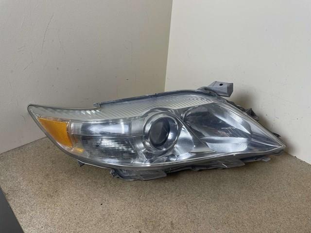 Фара передняя правая 8113033640 TOYOTA