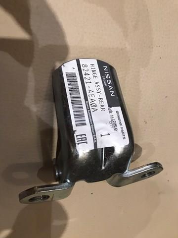 Петля передней двери, правой 824204EA0A NISSAN