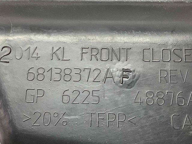 Пластик моторного отсека добрий стан, була у використанні. накладка передньої панелі 68138372AF