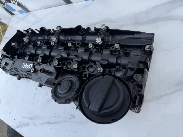 11127823181 BMW Клапанная крышка купить в Черновцы