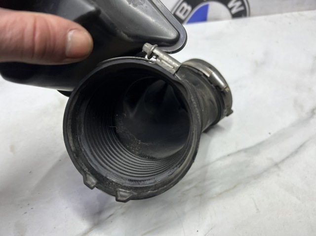 13717536004 BMW Патрубок воздушный, выход воздушного фильтра купить в Ужгород