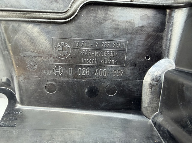 BMW 13717787254 Крышка двигателя в наличии Черкассы
