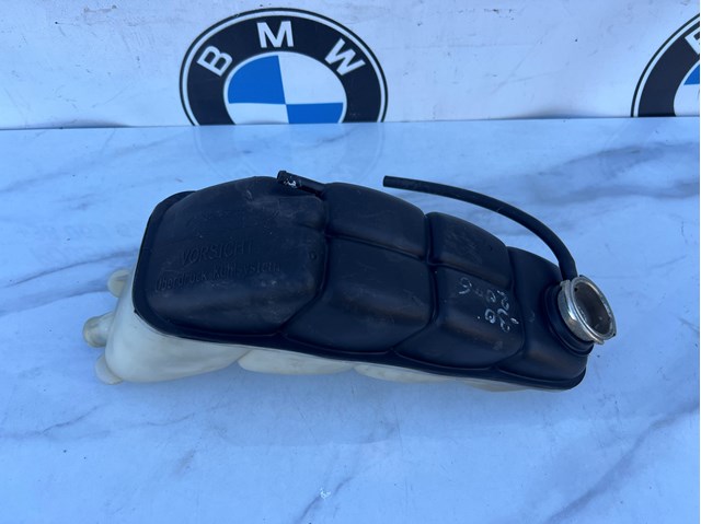 Расширительный бачок охлаждения Мерседес-бенц Е