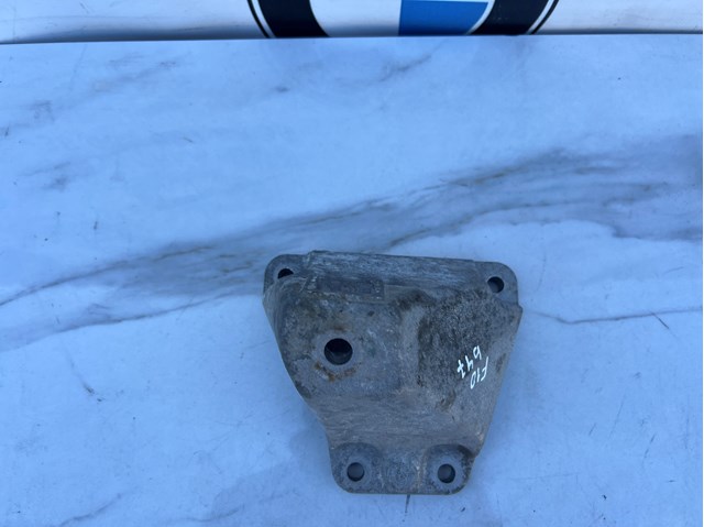 22116781242 BMW Кронштейн подушки (опоры) двигателя правой купить в Винница