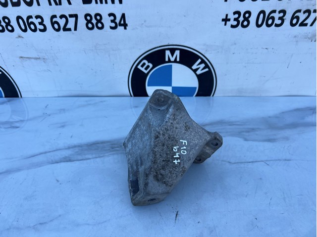 Кронштейн подушки (опоры) двигателя, правой 22116781242 BMW