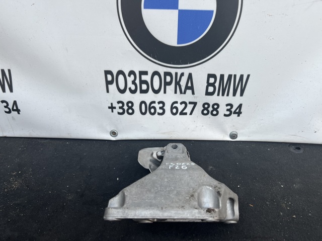 Кронштейн подушки (опоры) двигателя, правой 22116784824 BMW