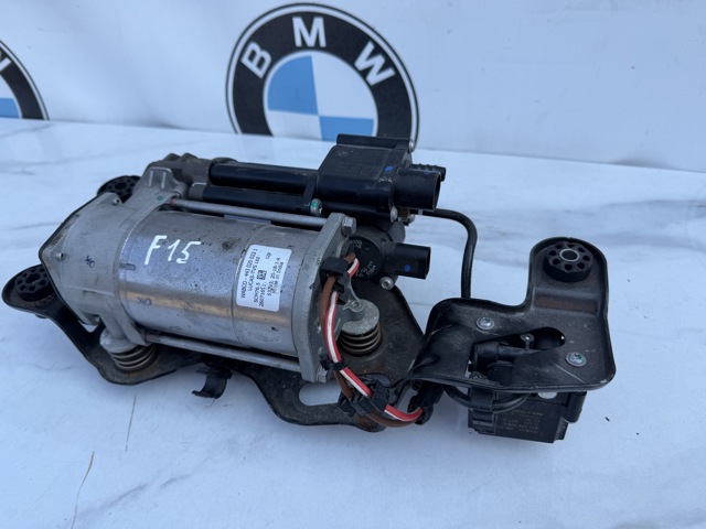 Компрессор пневмоподвески 37206875177 BMW