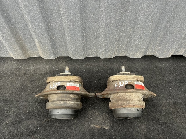 Подушка (опора) двигателя лев./прав. KKB500441 LAND ROVER