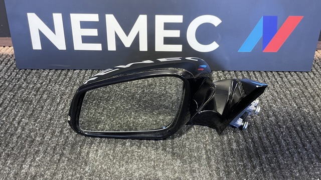 Корпус левого зеркала заднего вида 51167345677 BMW