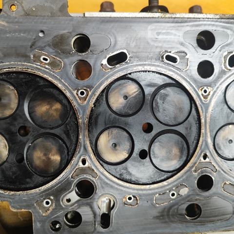 04L103064E Головка блока цилиндров (ГБЦ) купить Украина