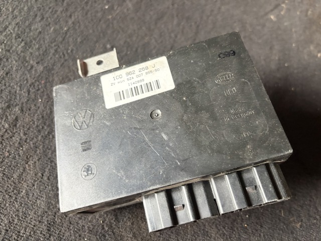 Блок управления центральным замком 1C0962258J VAG