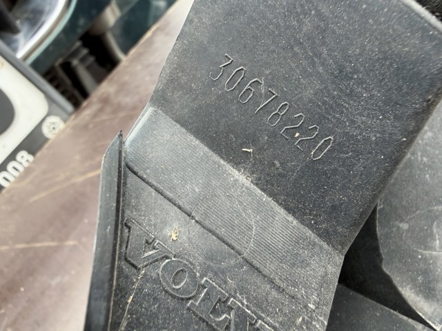 Фонарь задний левый, верхний 30678220 VOLVO