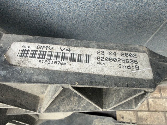 Рамка радиатора охлаждения 8200025635 RENAULT