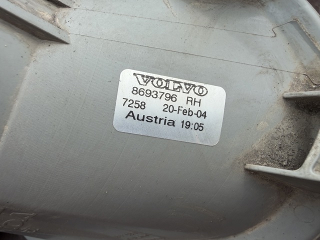 Фара противотуманная, правая 8693796 VOLVO