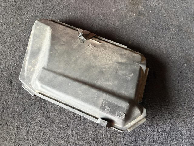 Крышка блока предохранителей A2115400682 MERCEDES