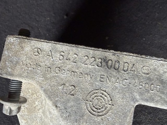 A6422230004 Кронштейн подушки (опоры) двигателя левой купить Винница