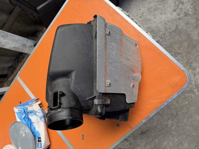  Корпус воздушного фильтра 13717536532 BMW